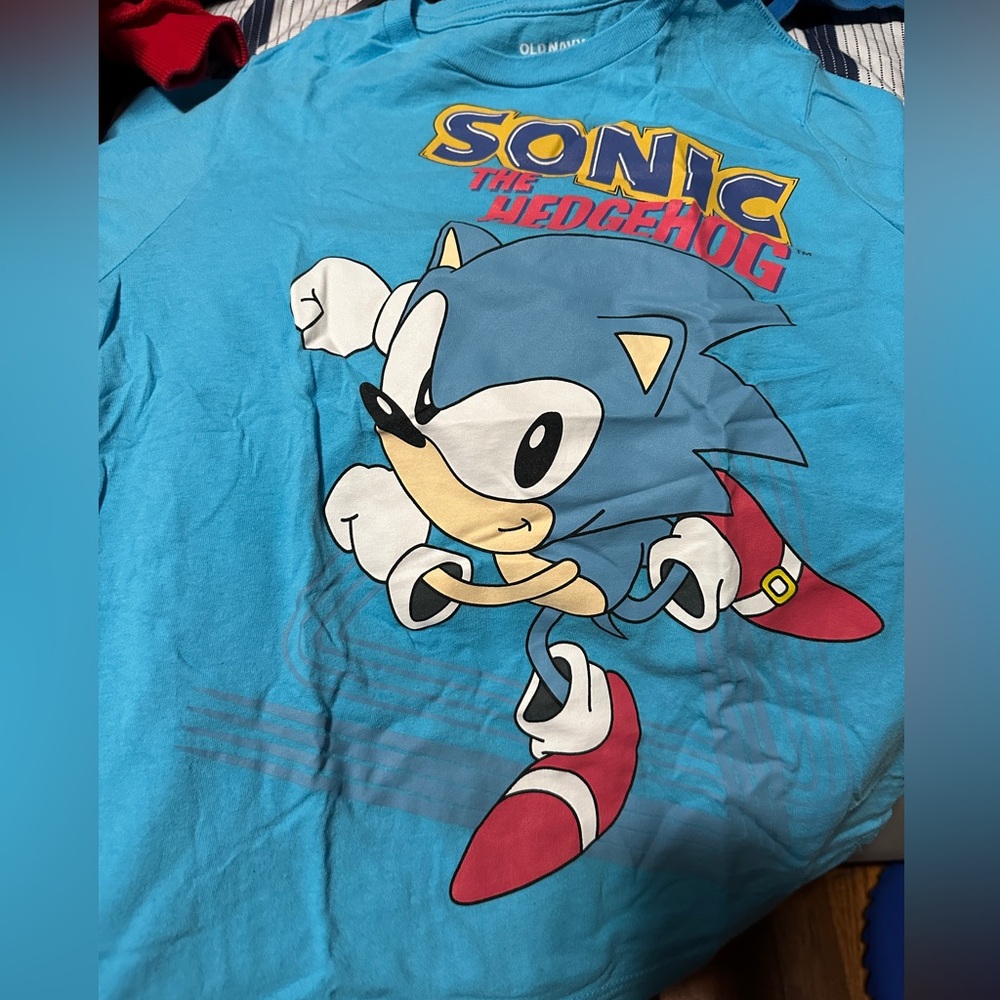 Selling all these kids graphic tees size 8 M together